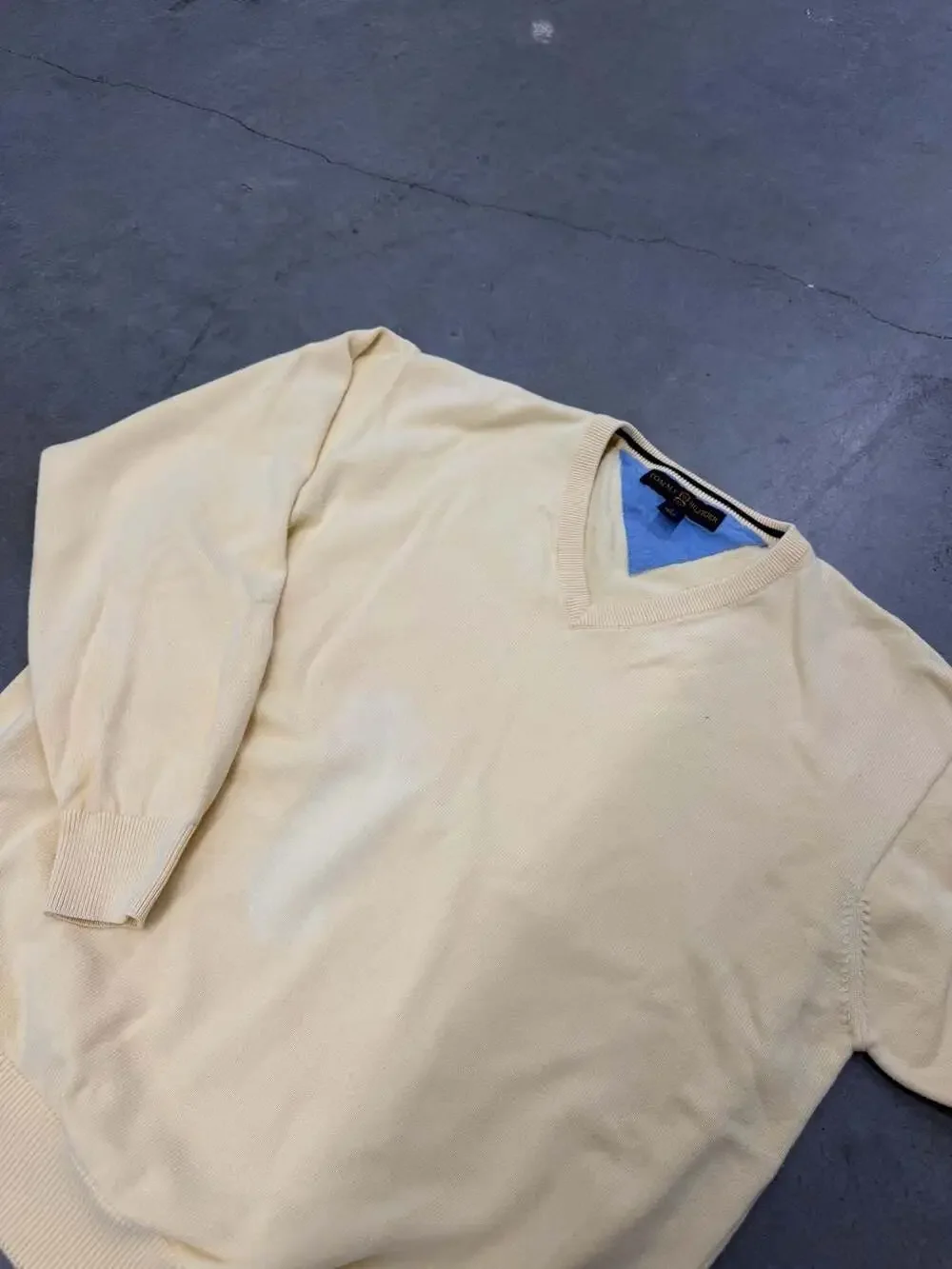 Vintage 90s Tommy Hilfiger Golf Men's Yellow V-Neck Pullover Sweater Size M